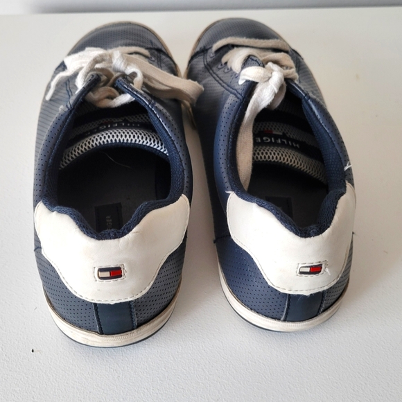 Tommy Hilfiger Navy blue sneakers/ tennis shoes/loafer - mens 10.5 - Picture 3 of 9
